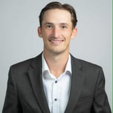 JR