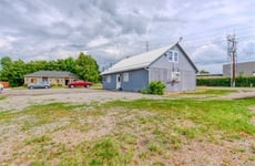 25772616