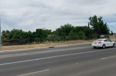 4887056