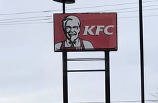 422935