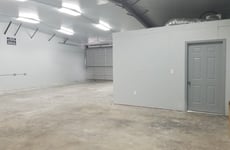 13706105