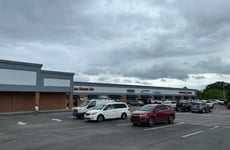 5608935