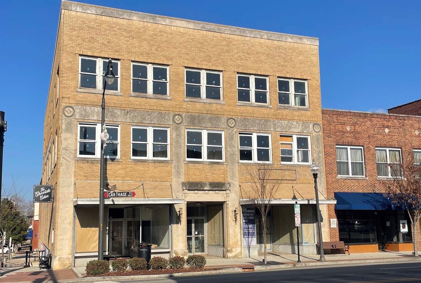 128 Carthage St, Sanford, NC 27330