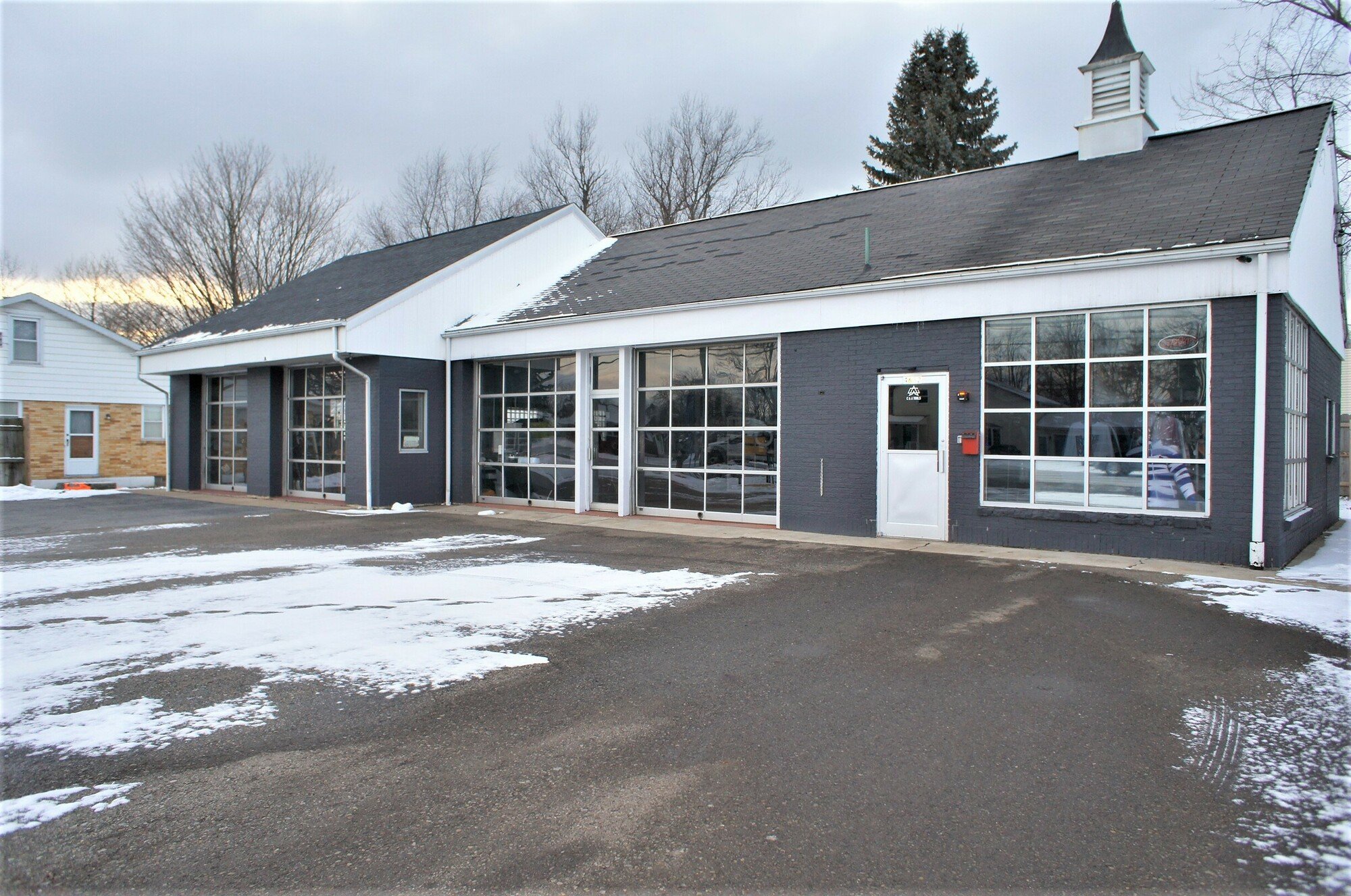 4632 Lake Shore Rd, Hamburg, NY 14075