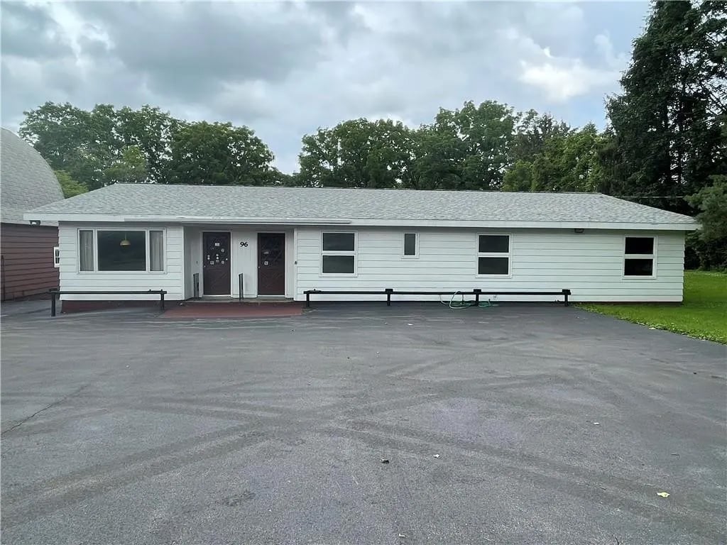 92-96 Grant Ave, Auburn, NY 13021