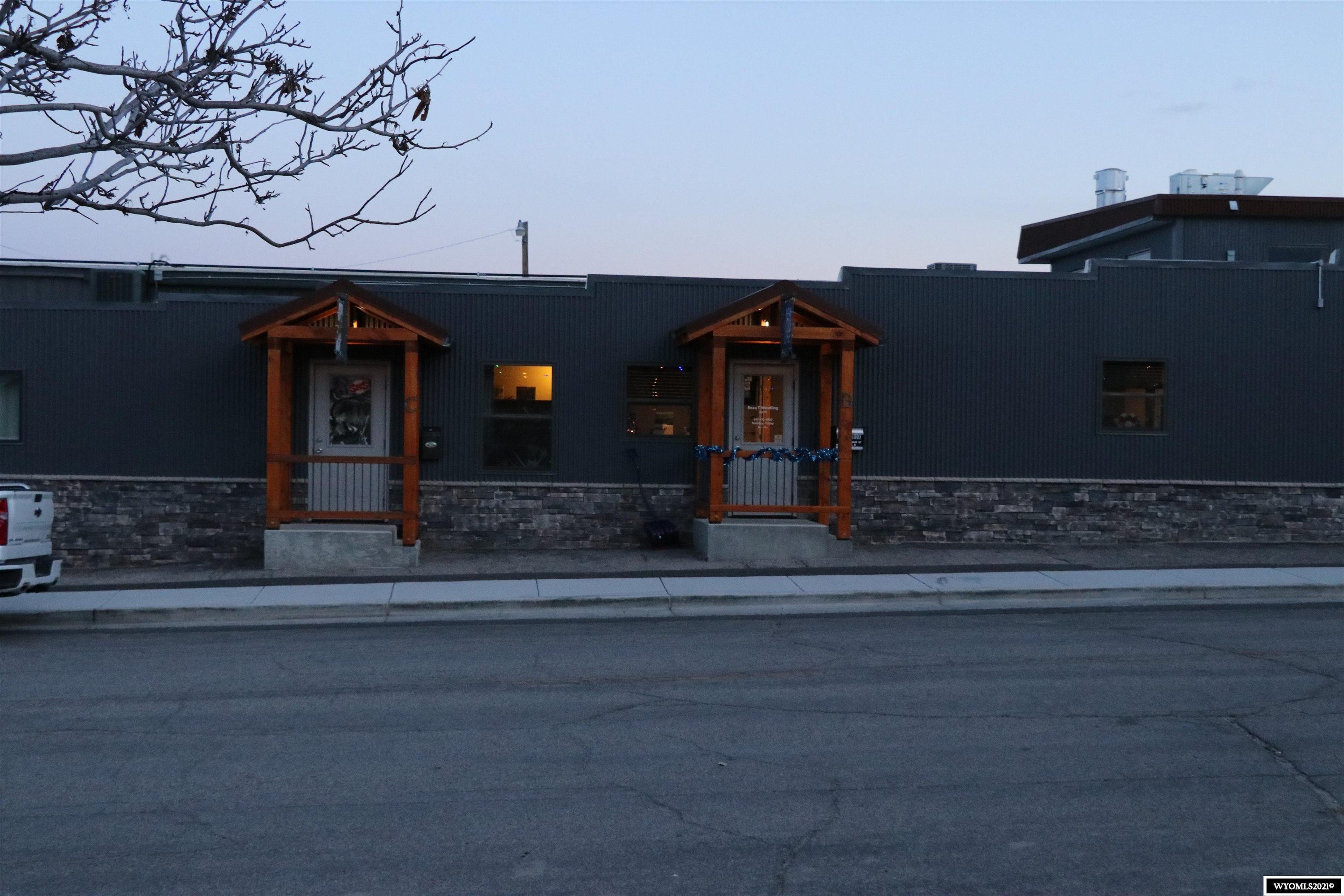 592 Main St, Lander, WY 82520