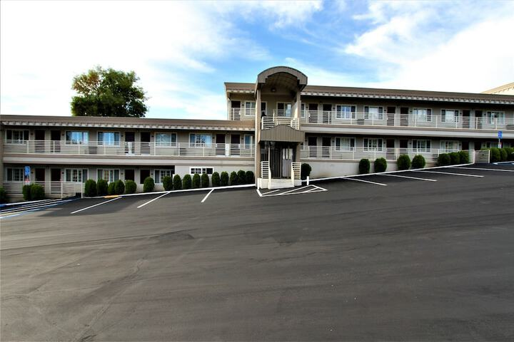 21598 Foothill Blvd, Hayward, CA 94541