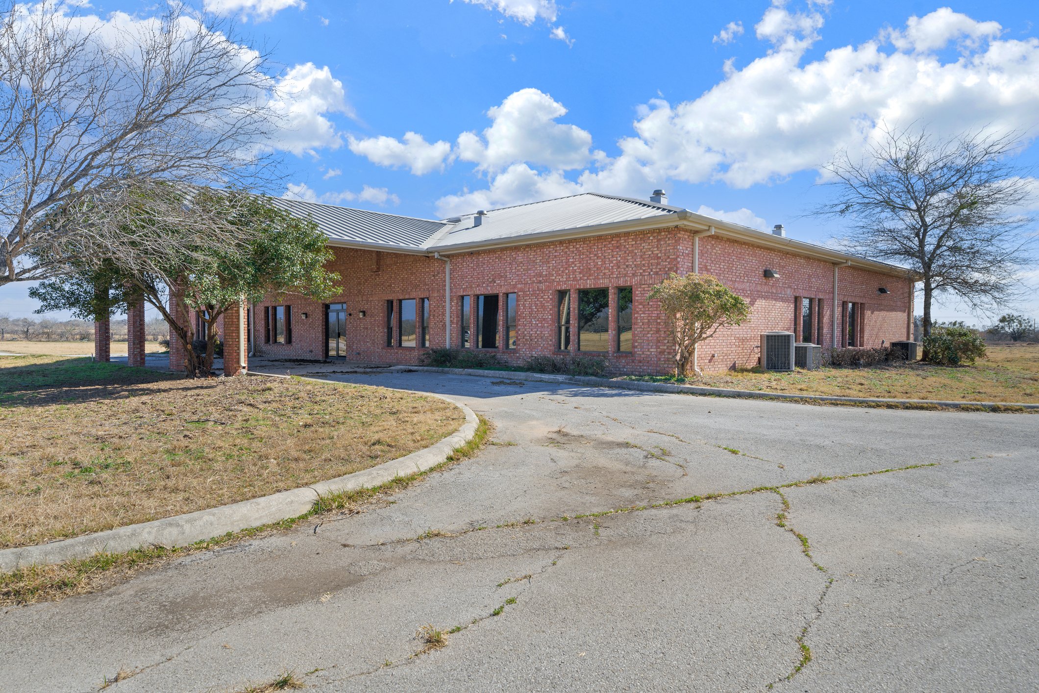 7704 S Loop 1604 E, Elmendorf, TX 78112