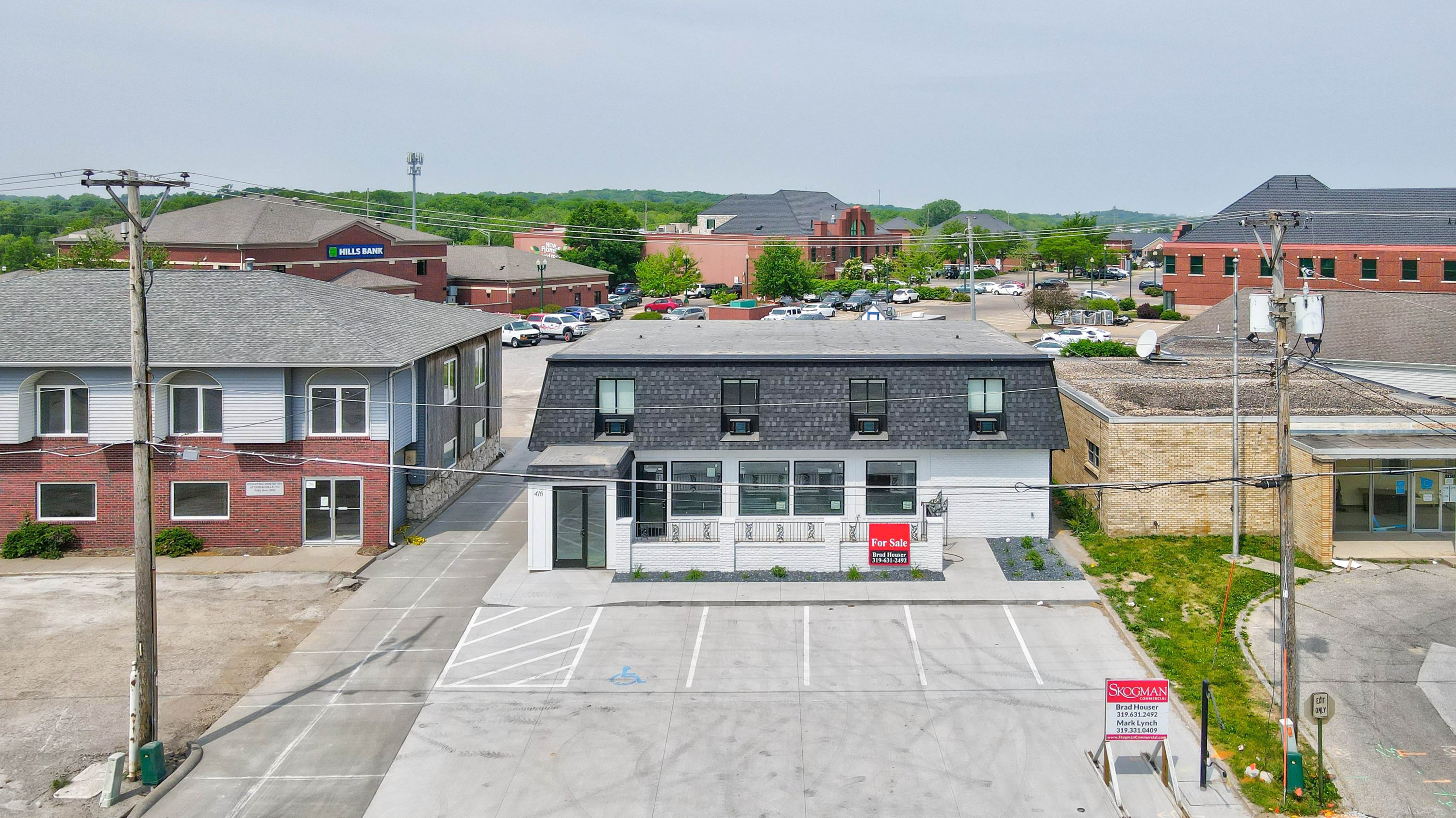 418 10th Ave, Coralville, IA 52241-2364
