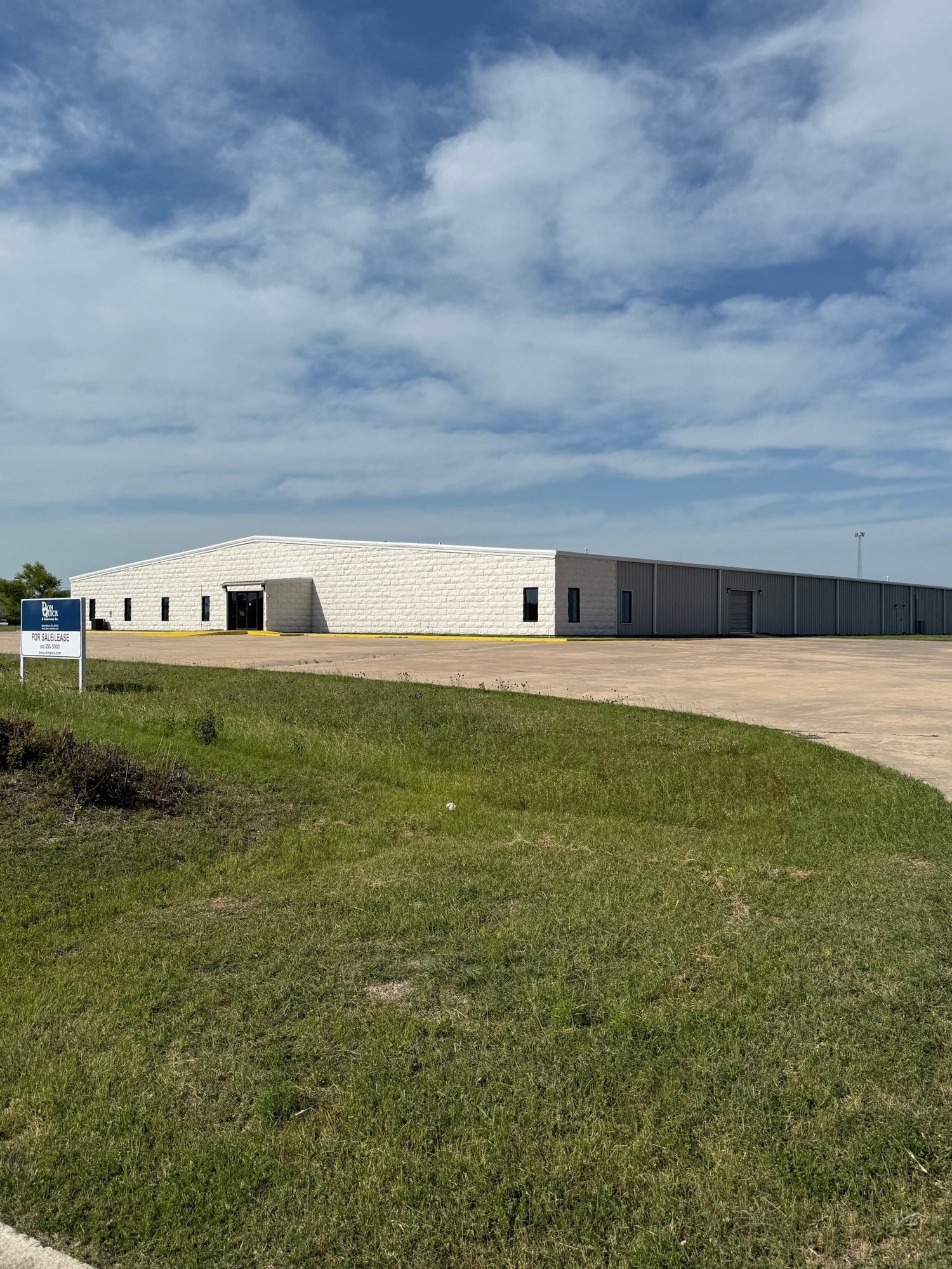 1008 Carlos G Parker Blvd SW, Taylor, TX 76574