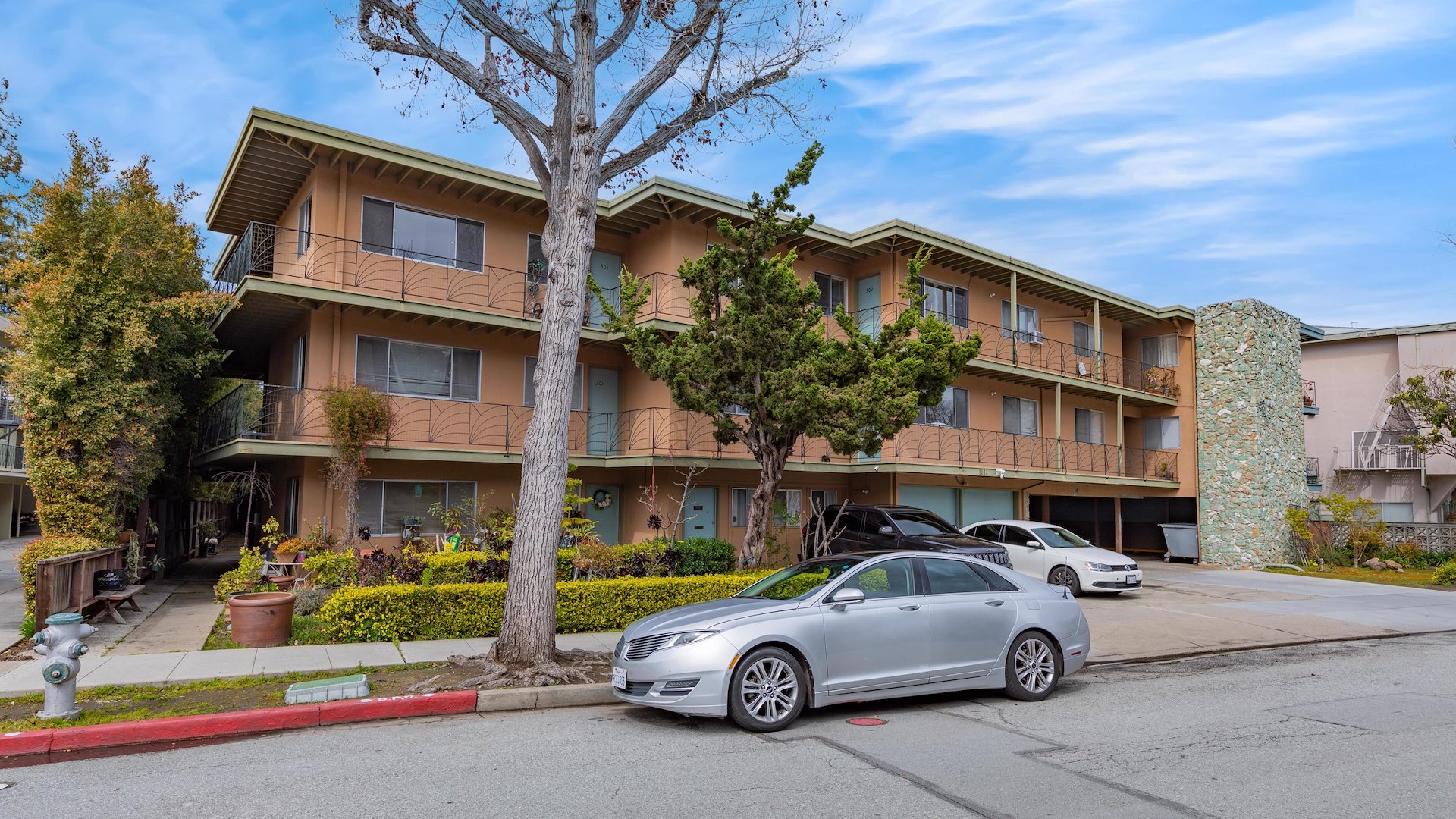 1404 Floribunda Ave, Burlingame, CA 94010