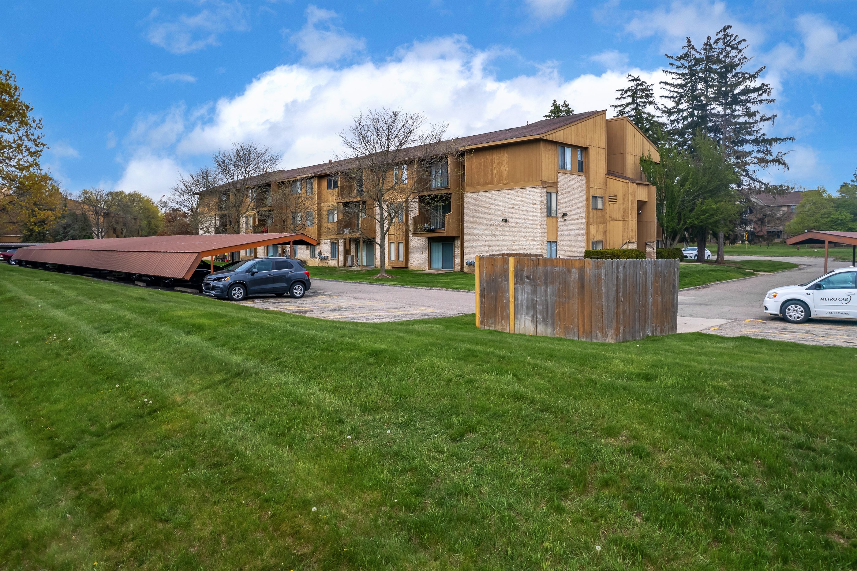 26717 Berg Rd, Southfield, MI 48033