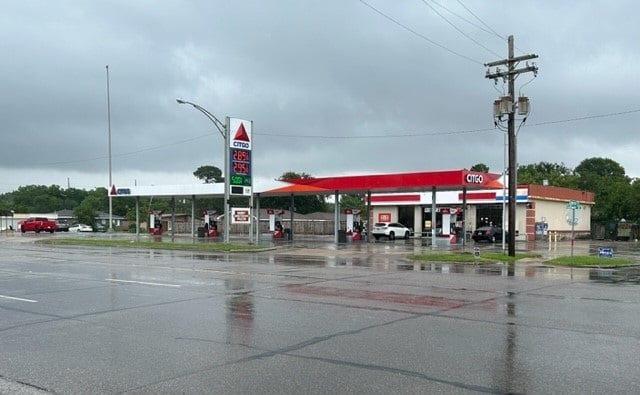 5266 Gulfway Dr, Port Arthur, TX 77642