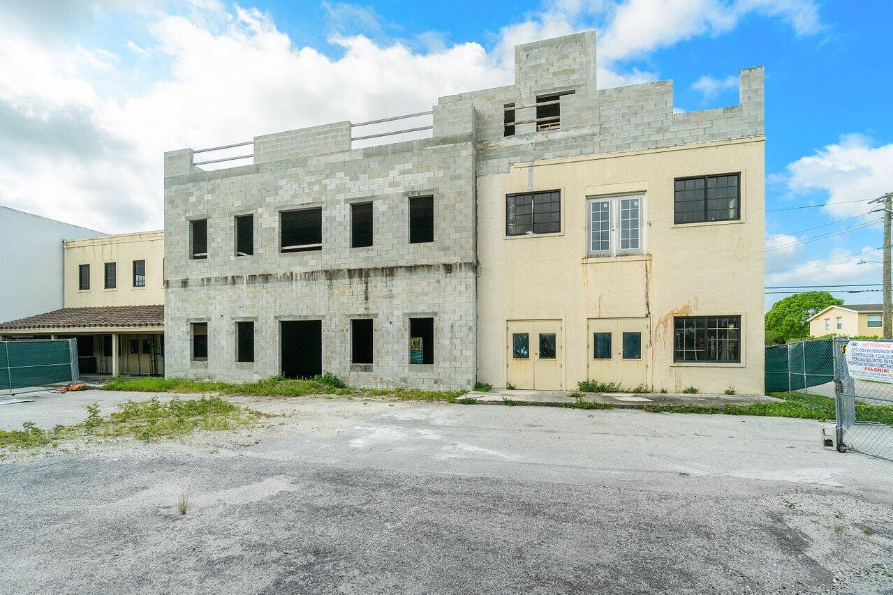 754 Park Ave, Lake Park, FL 33403