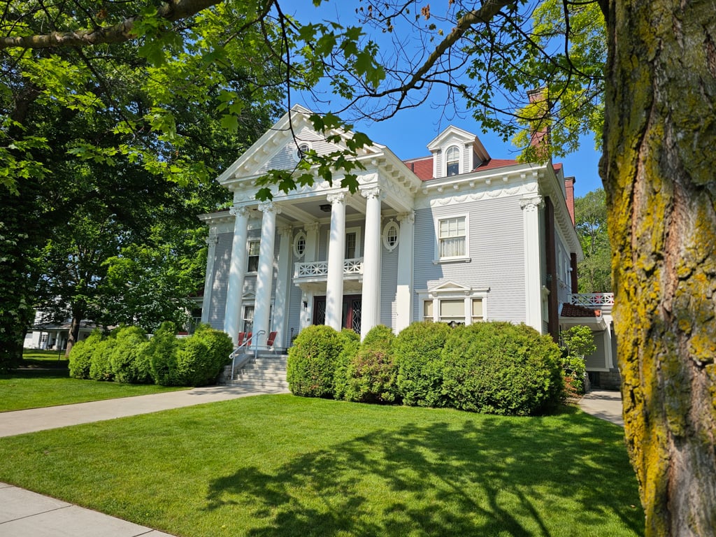230 Wellington St, Traverse City, MI 49686