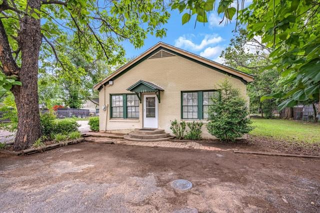 106 S College St, Lindale, TX 75771