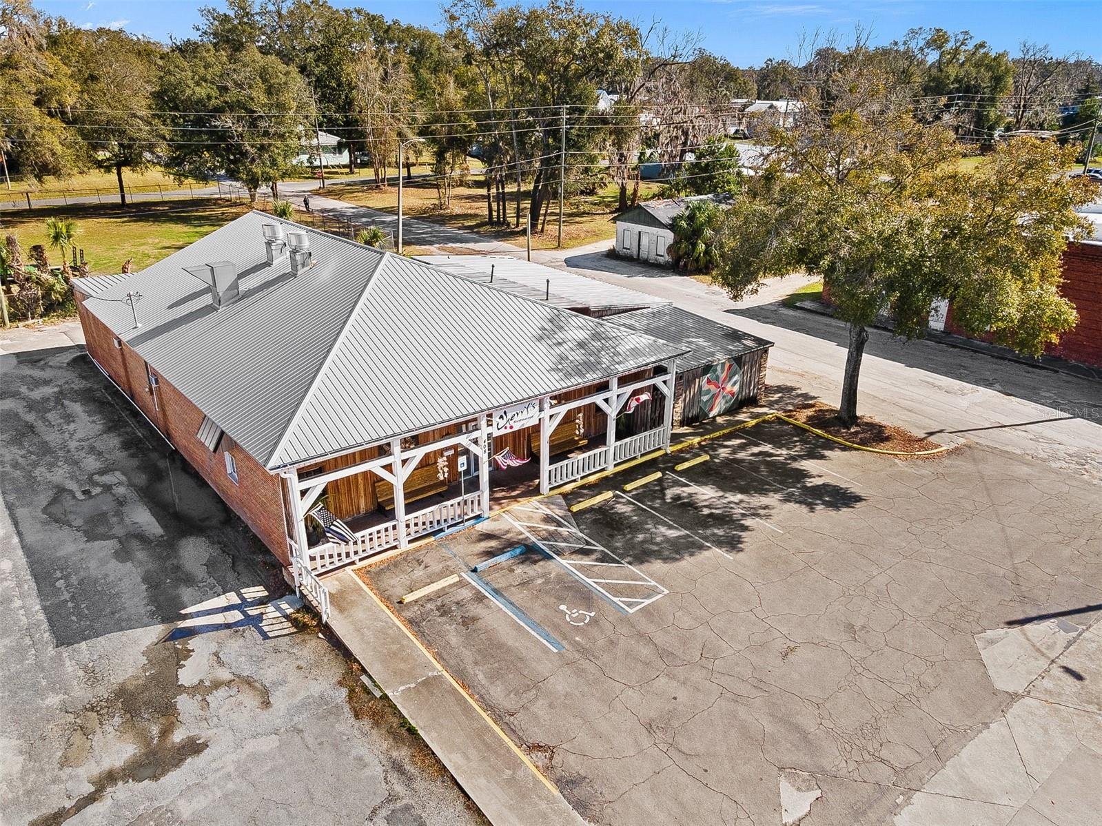 408 N Main St, Trenton, FL 32693