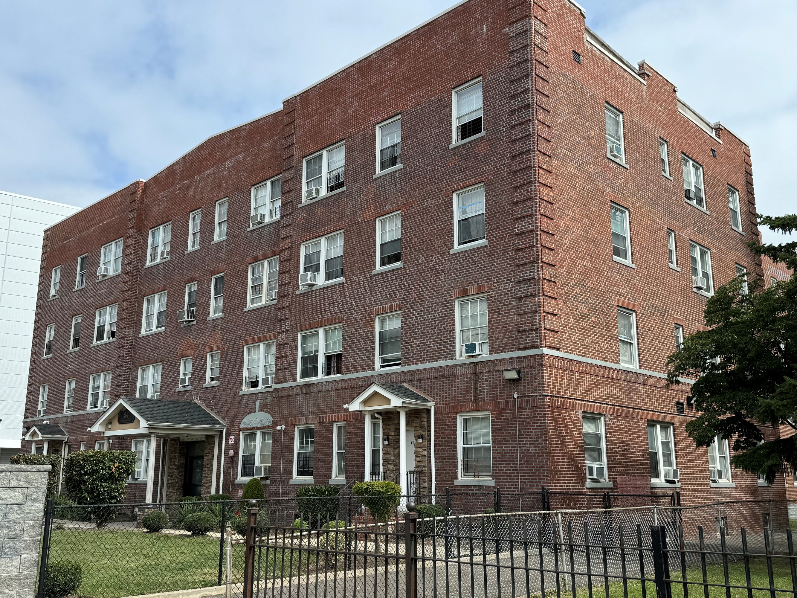54 Greenwich St, Hempstead, NY 11550