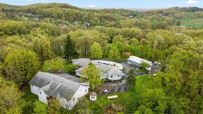 9528 Goehring Rd, Cranberry Twp, PA 16066