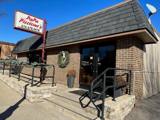 80 S Main St, Kent City, MI 49330