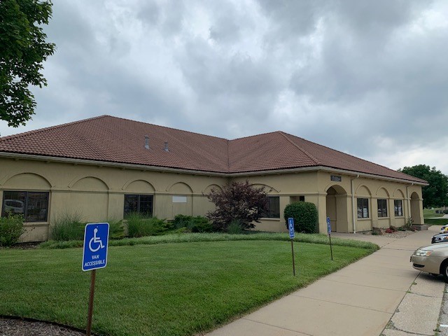 1220 Biltmore Dr, Lawrence, KS 66049