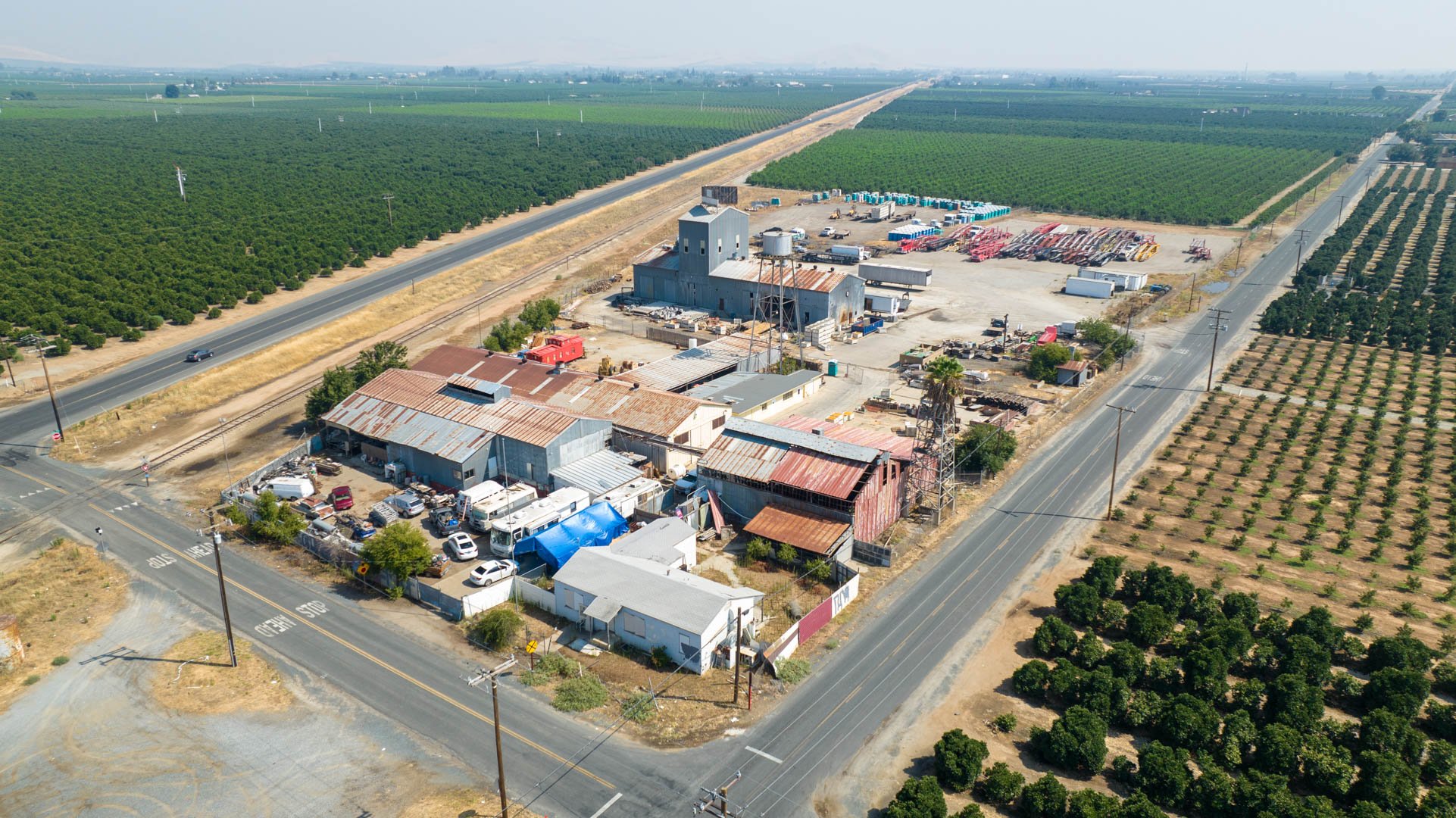 684 E Citrus St, Lindsay, CA 93247