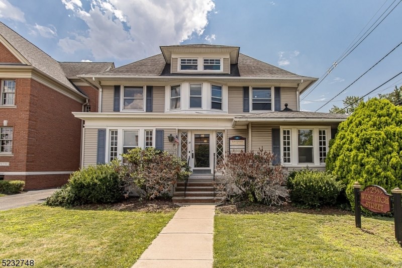 25 W High St, Somerville, NJ 08876