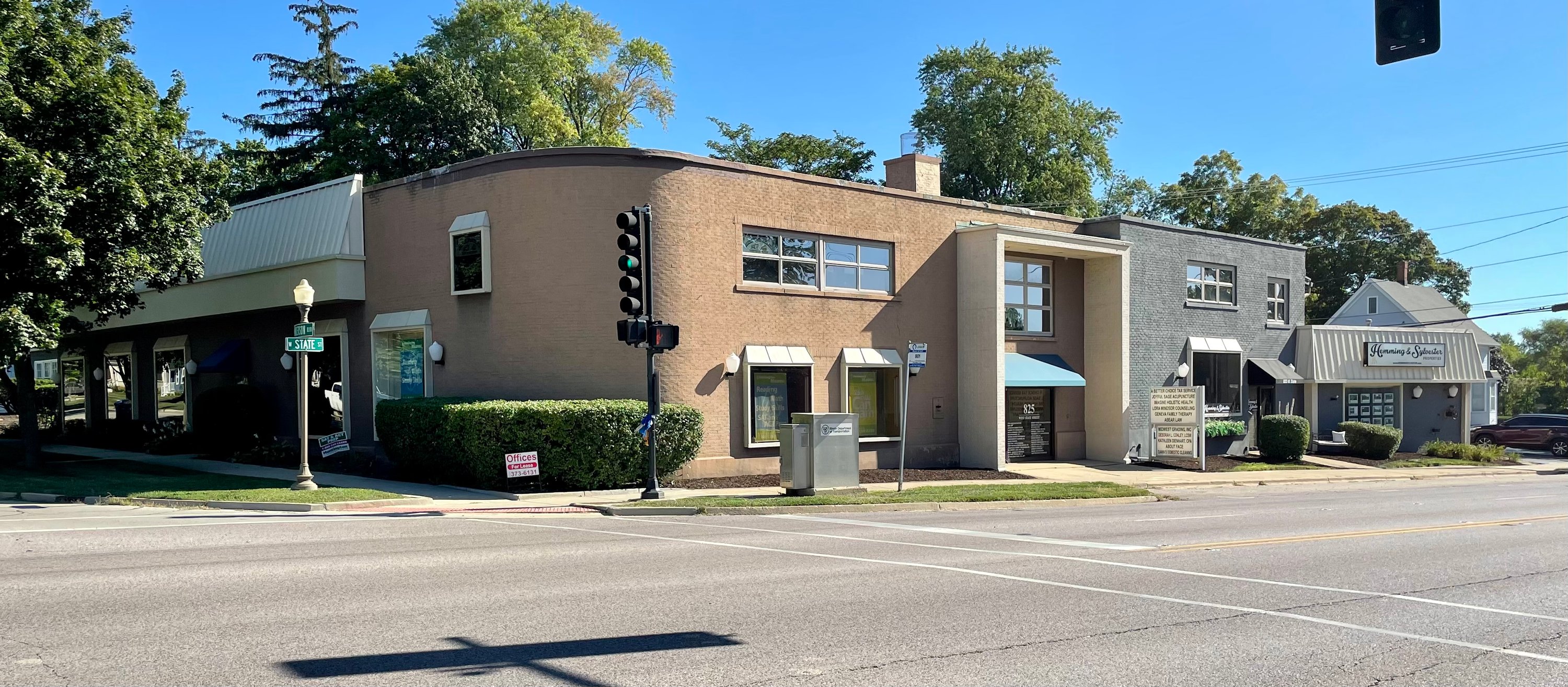 825 W State St, Geneva, IL 60134