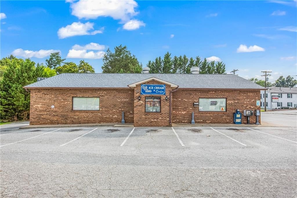 265 W Mountain St, Kernersville, NC 27284