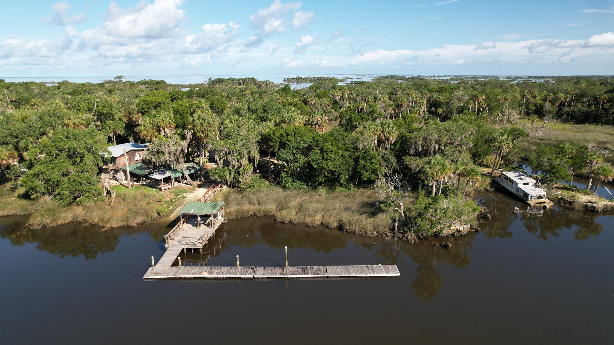1 Tide Over Is, Yankeetown, FL 34498