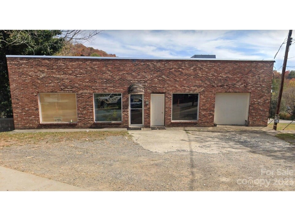 1100 Montreat Rd, Black Mountain, NC 28711