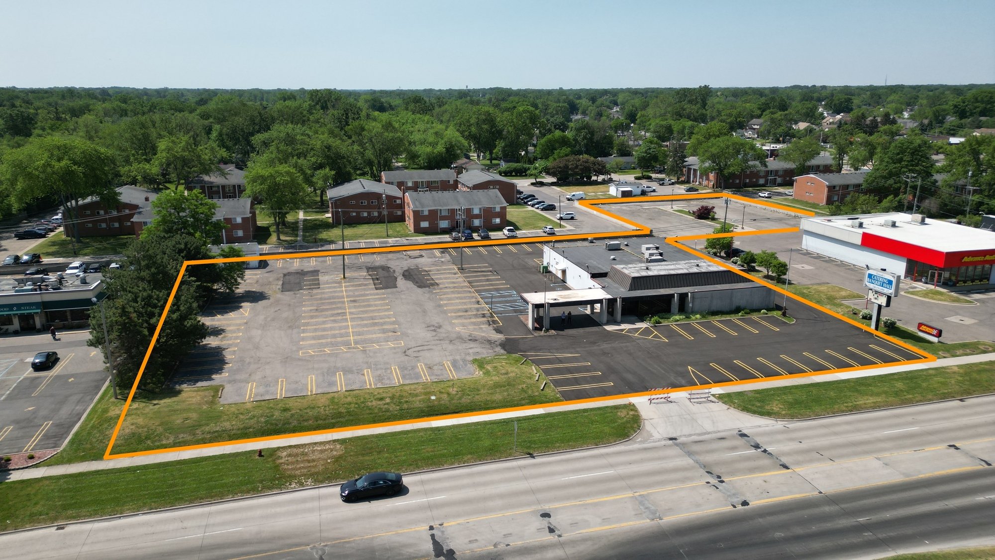 29155 W 7 Mile Rd, Livonia, MI 48152