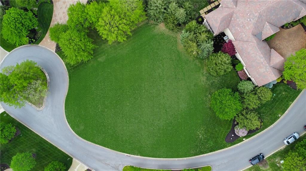 8305 Maplewood Ln, Lenexa, KS 66215