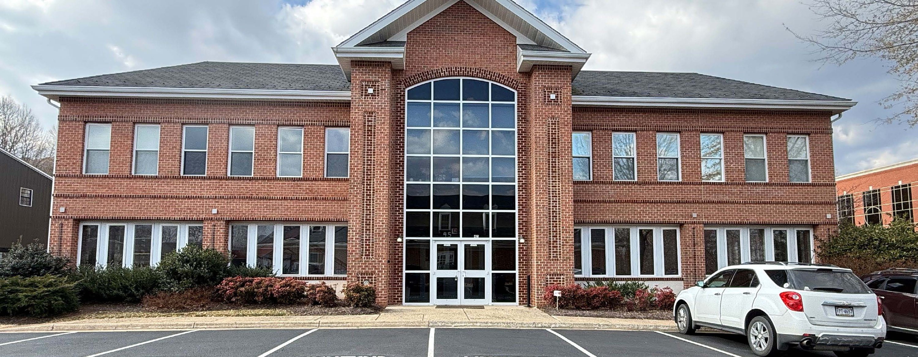 45 N Hill Dr, Warrenton, VA 20186