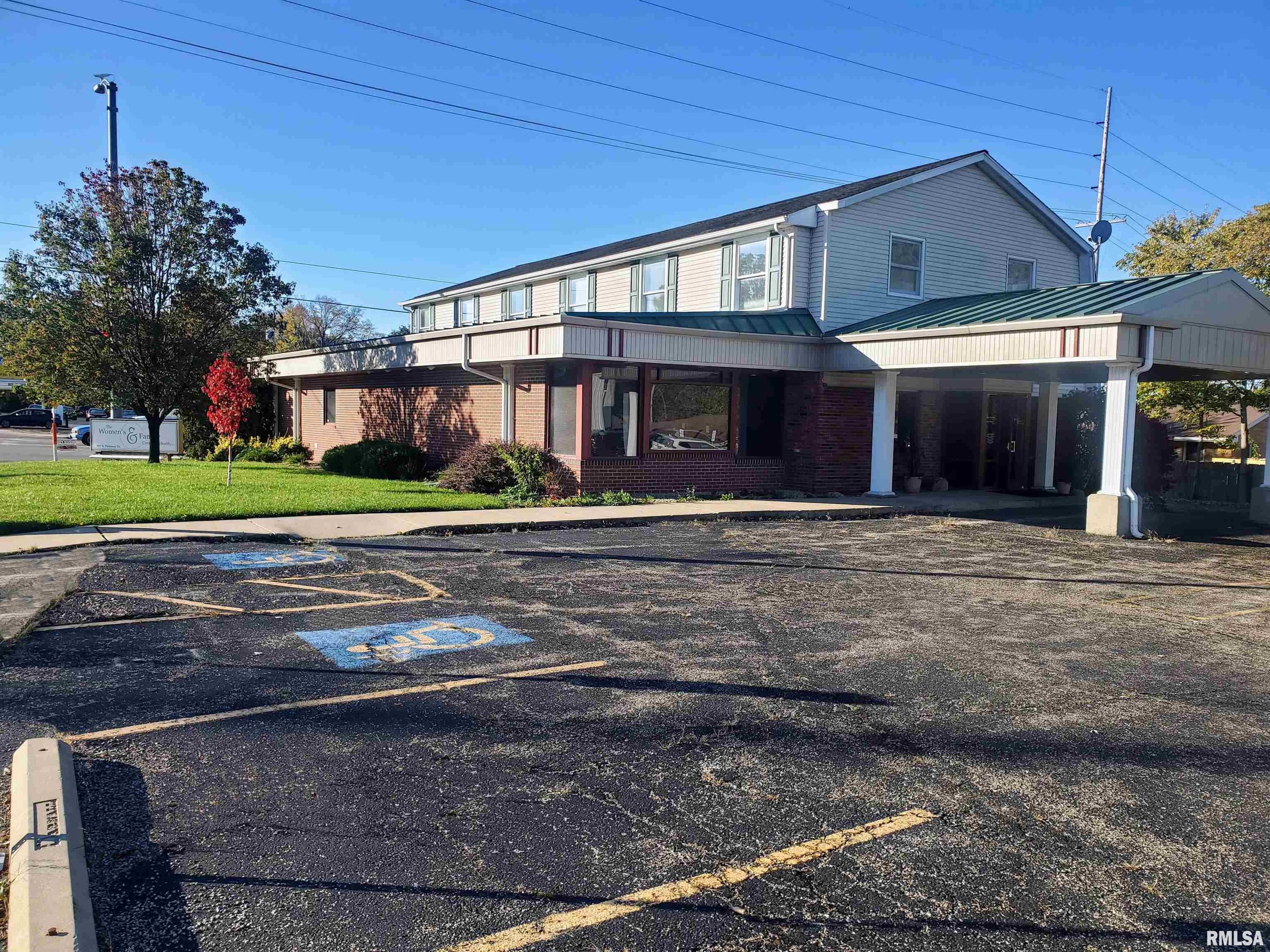 101 N Parkway Dr, Pekin, IL 61554