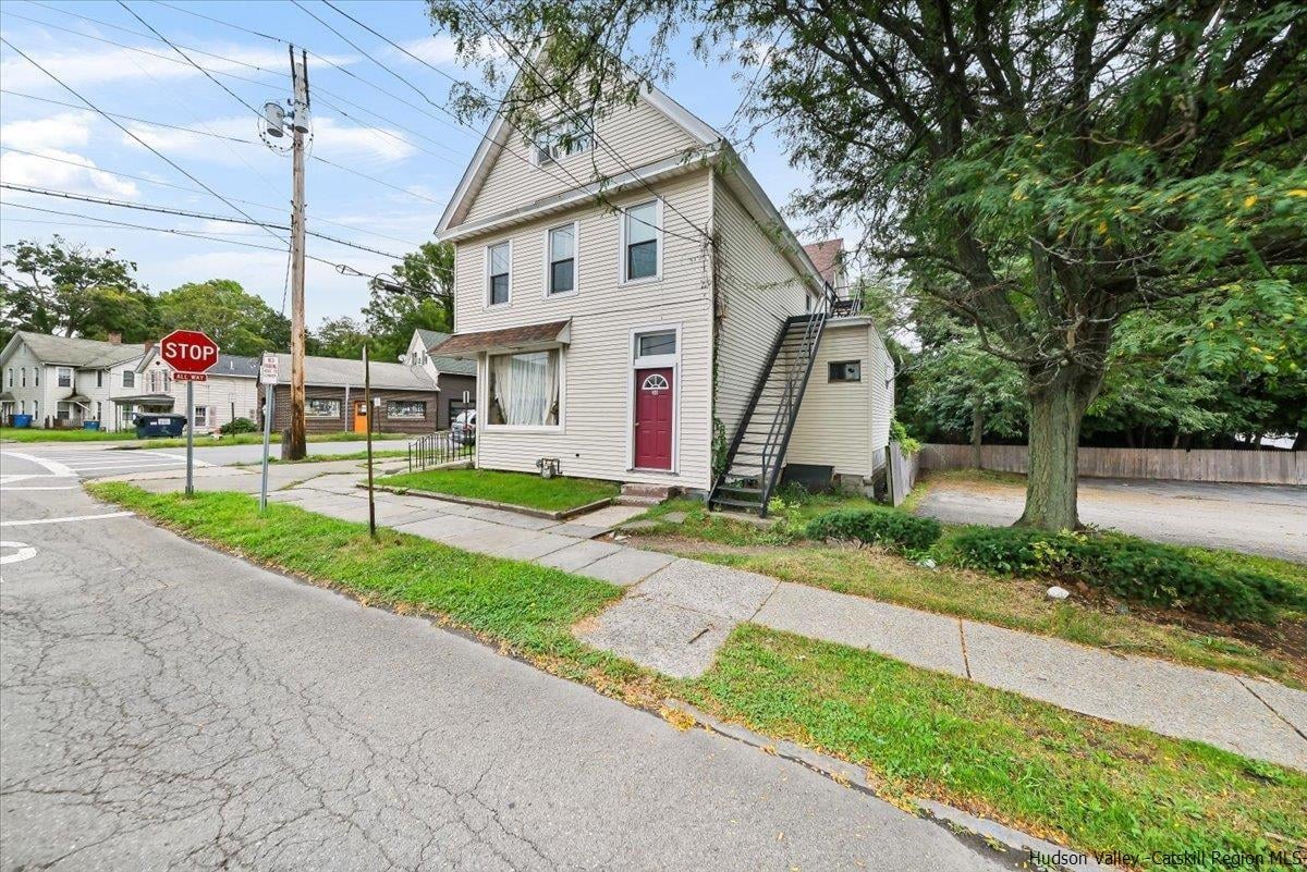 30 Foxhall Ave, Kingston, NY 12401