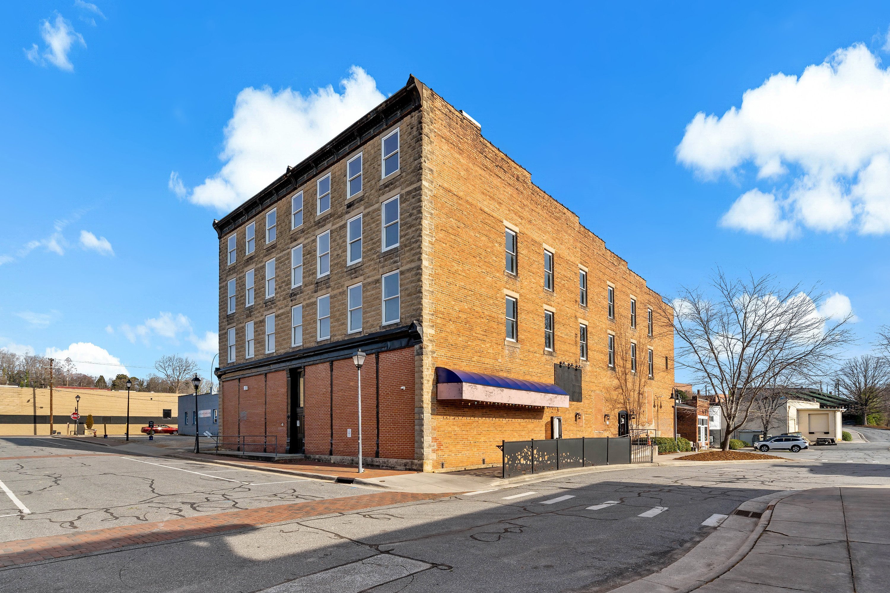 45 Depot St, Marion, NC 28752