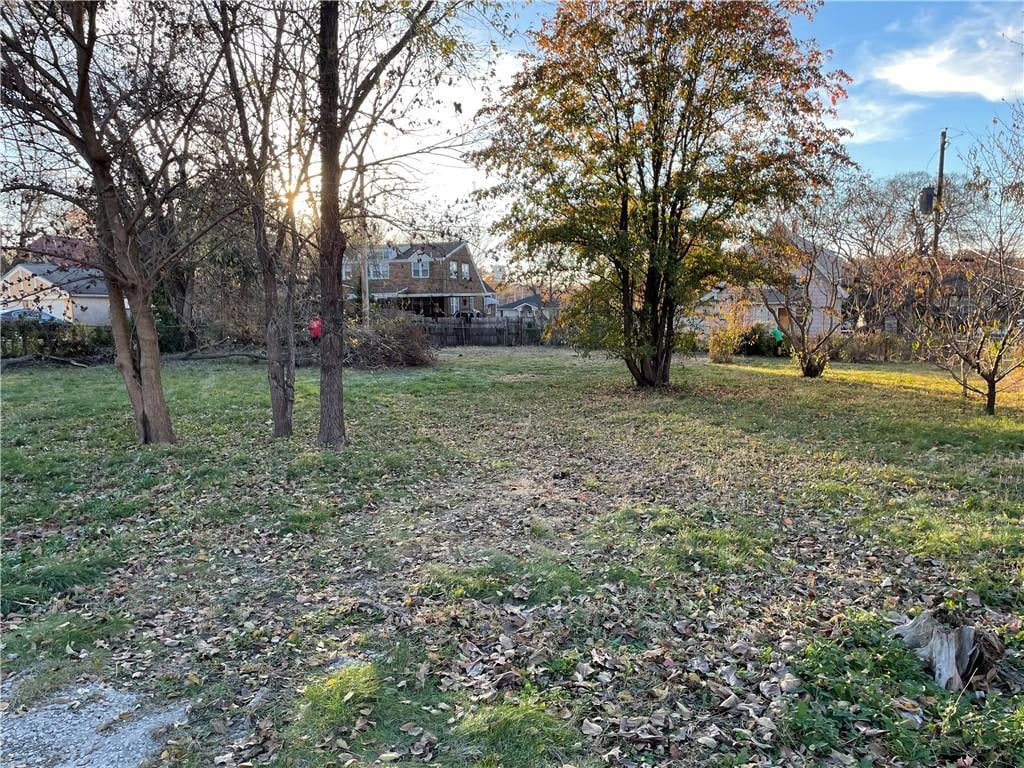 7418 Tracy Ave, Kansas City, MO 64131