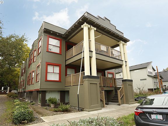 68 NE Stanton St, Portland, OR 97212