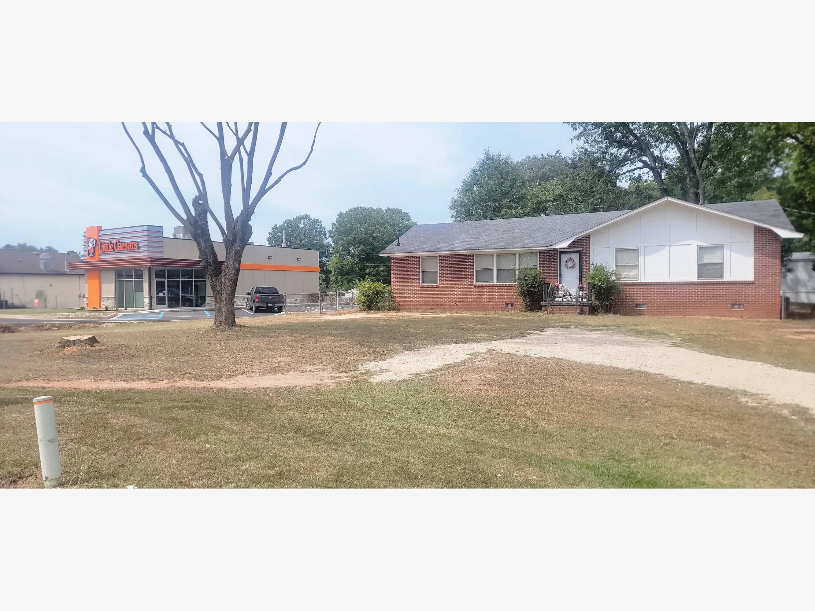 540 W Greenwood St, Abbeville, SC 29620