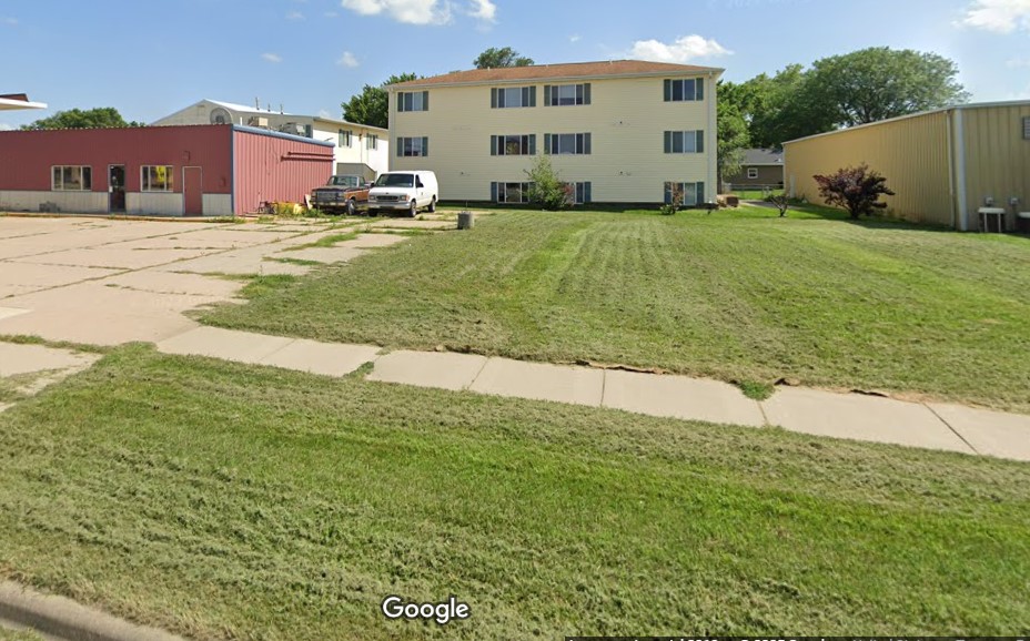 1325 E Cherry St, Vermillion, SD 57069