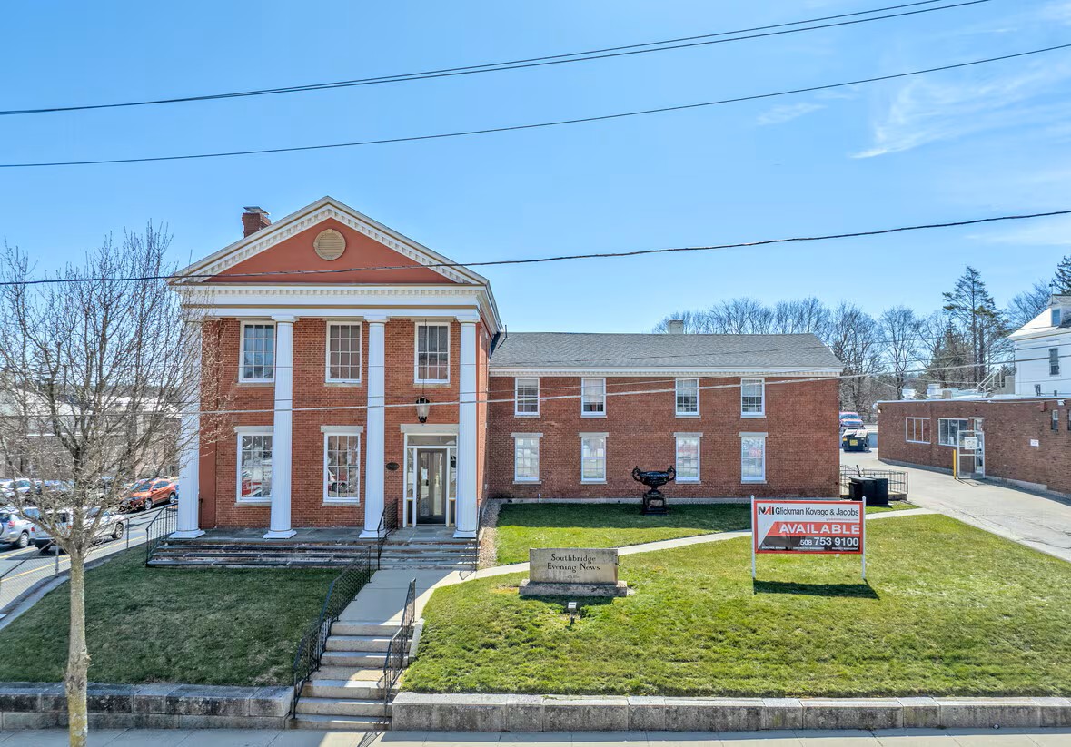 25 Elm St, Southbridge, MA 01550