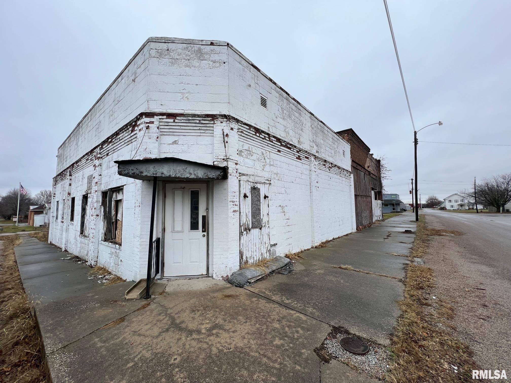 100 N Clinton St, Middletown, IL 62666