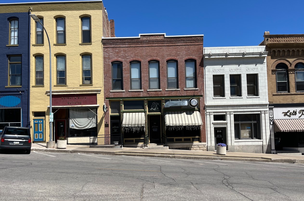 316 N 4Th St, Burlington, IA 52601