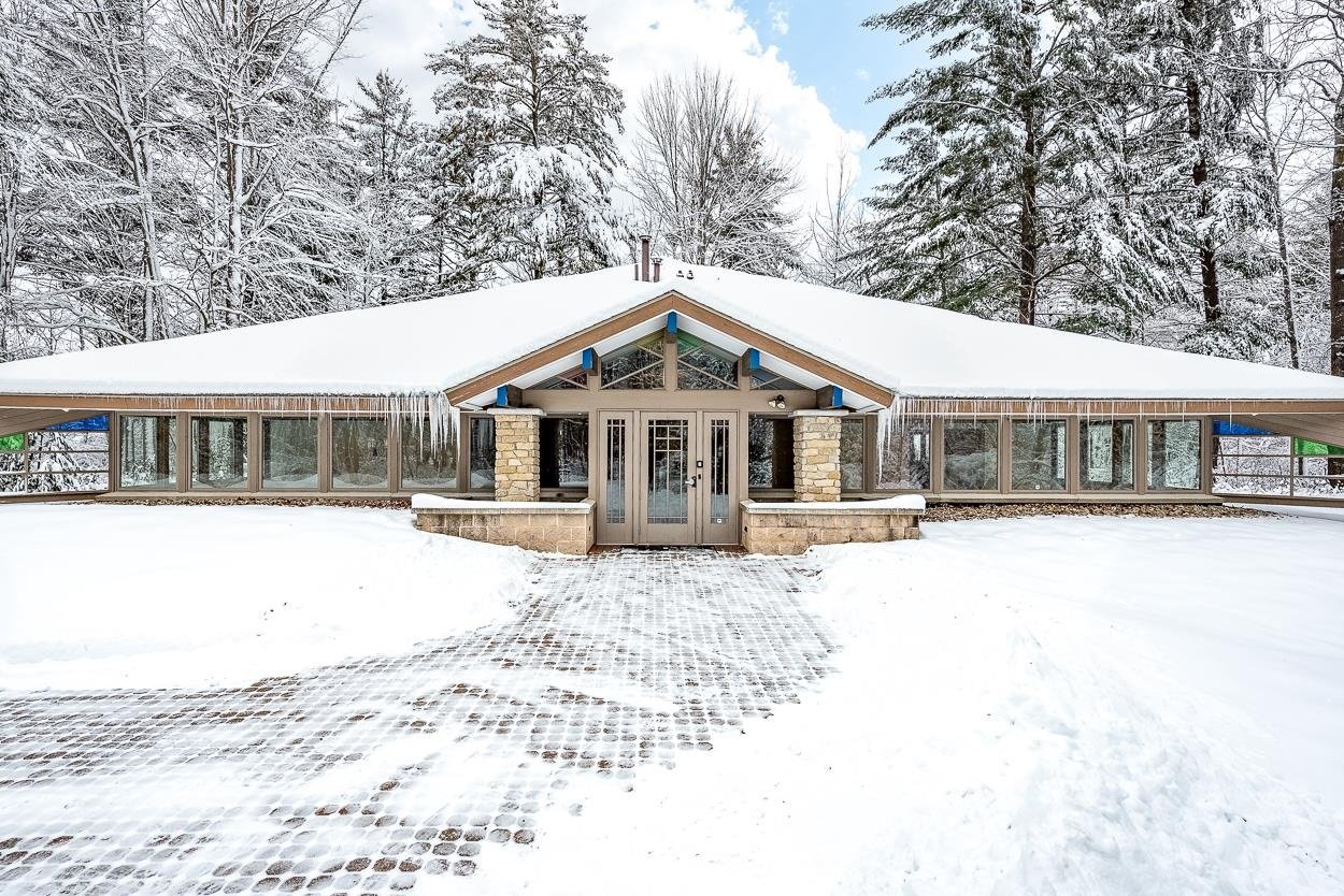 4300 W Sugnet Rd, Midland, MI 48640