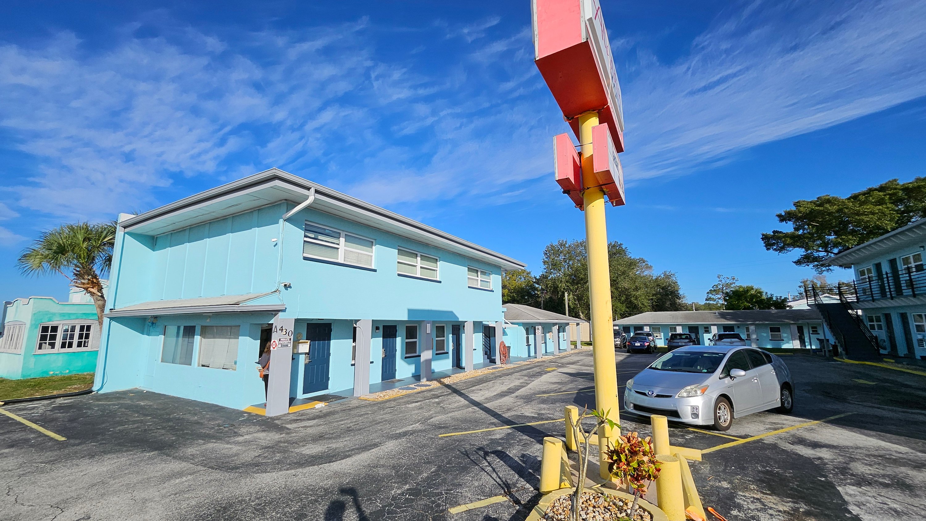 430 W Merritt Island Cswy, Merritt Island, FL 32952