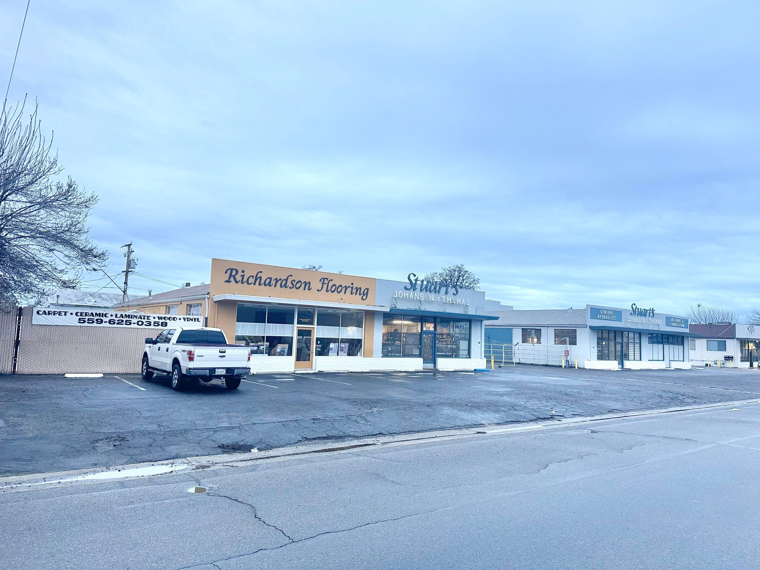 2129 E Main St, Visalia, CA 93292