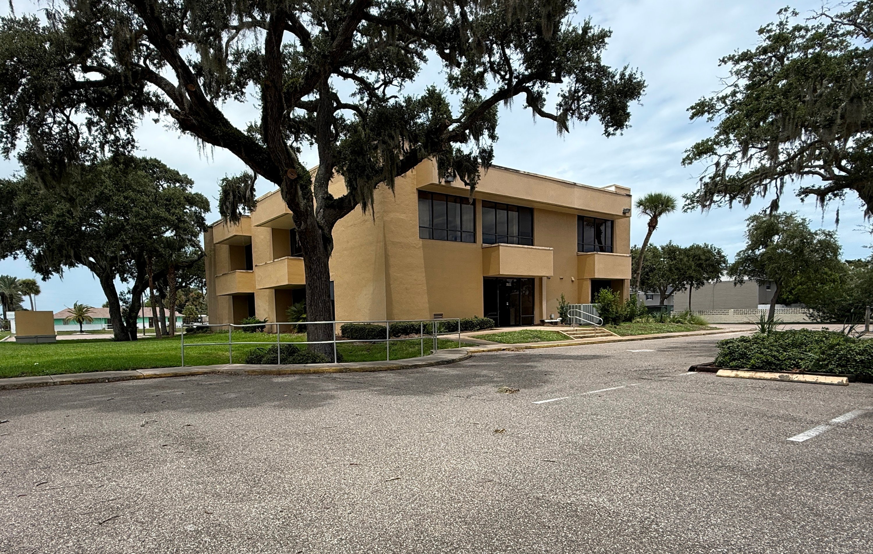 2111 S Ridgewood Ave, South Daytona, FL 32119