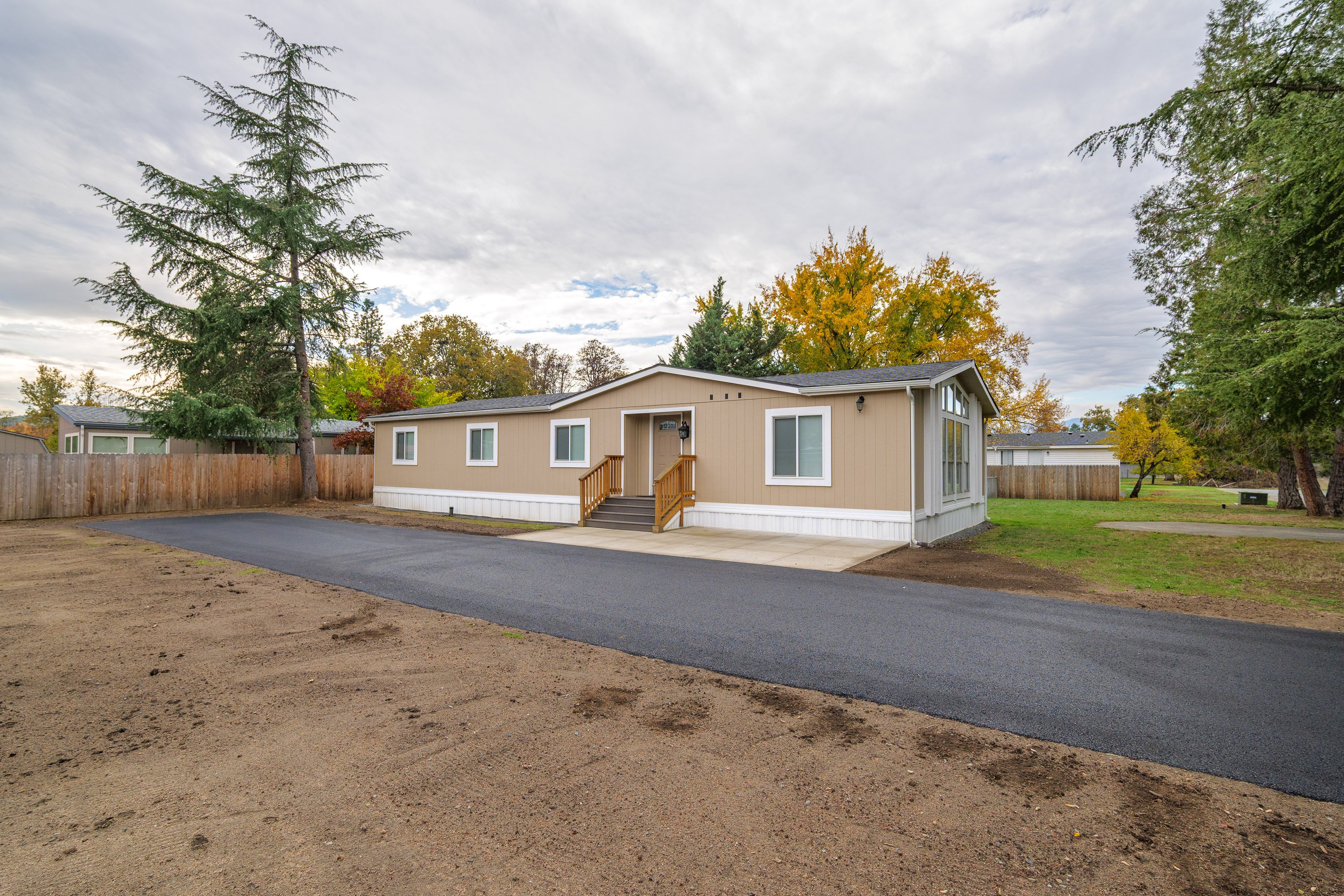 212 Tavis Dr, Merlin, OR 97532