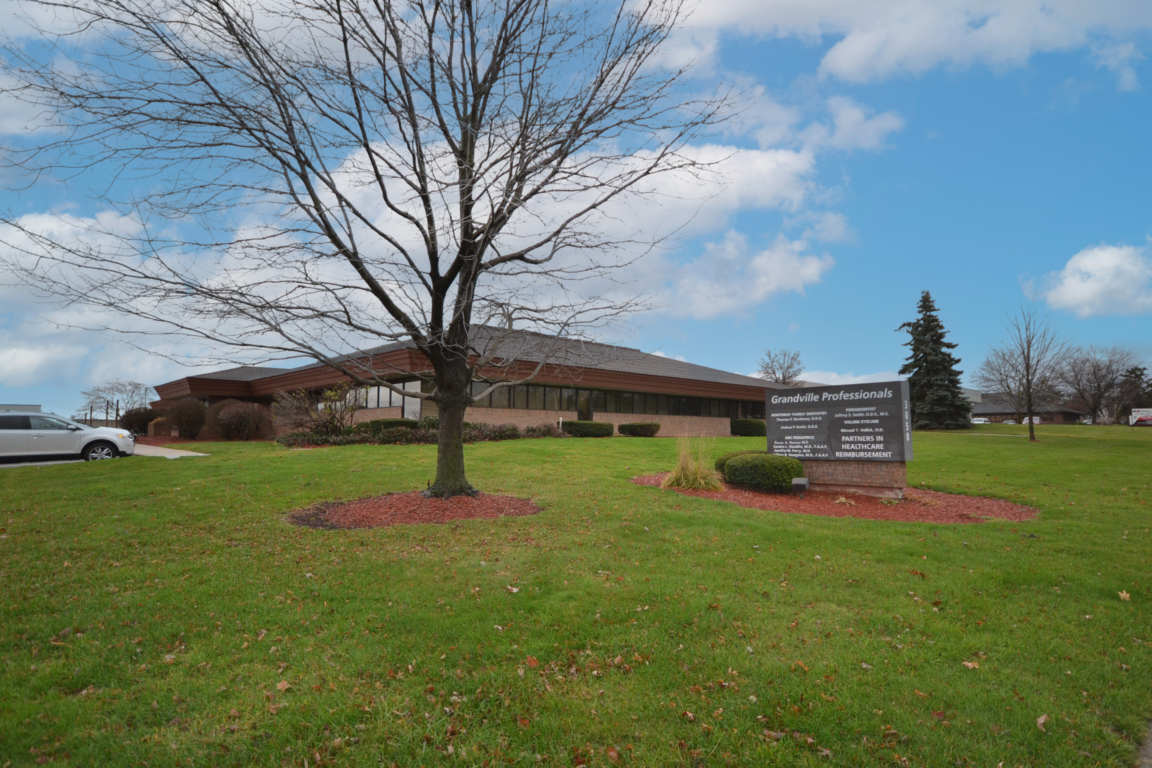3050 Ivanrest Ave SW, Grandville, MI 49418